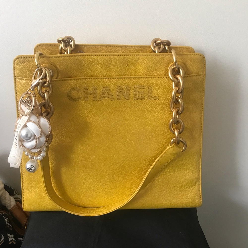 💛 Chanel 💛 yellow caviar shoulder tote vintage custom